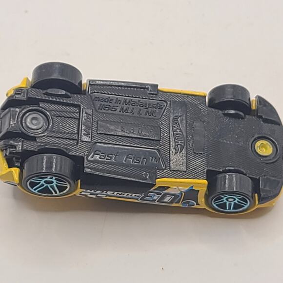 Hot Wheels Fast Fish Stunt Team 03 Yellow Car - Picture 5 of 5